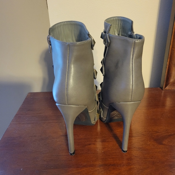 Boots - Picture 4 of 4